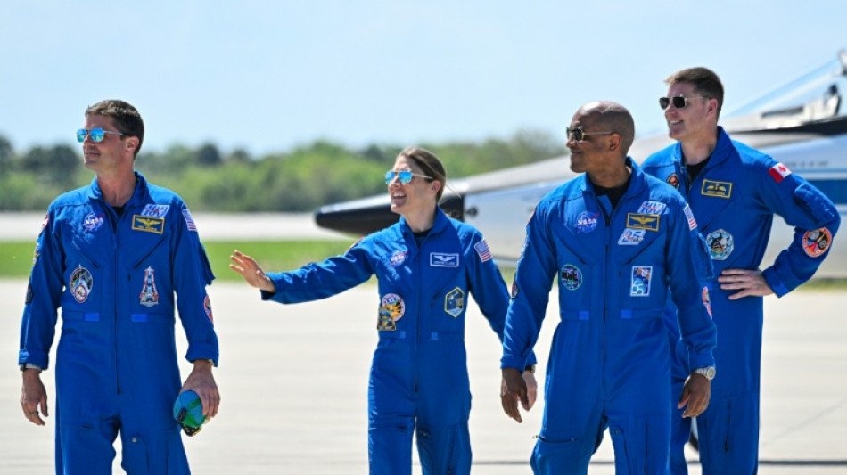"Estamos listos": los astronautas llegan al sitio de lanzamiento para misi&oacute;n a la Luna
