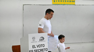 Noboa sofre derrota com rejei&ccedil;&atilde;o de bases militares estrangeiras e nova Constitui&ccedil;&atilde;o no Equador