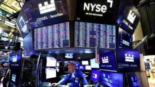 Wall Street fecha com forte queda ap&oacute;s setor tecnol&oacute;gico despencar