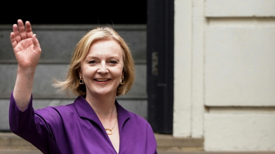 K&ouml;nigin Elizabeth II. empf&auml;ngt Liz Truss und Boris Johnson auf Schloss Balmoral