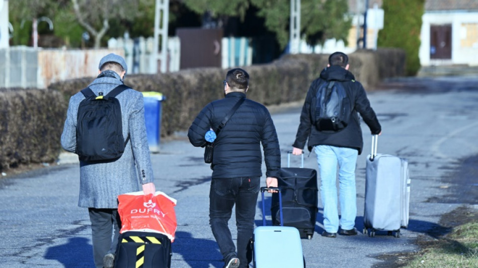 Los primeros refugiados ucranianos llegan a Hungr&iacute;a y Rumania