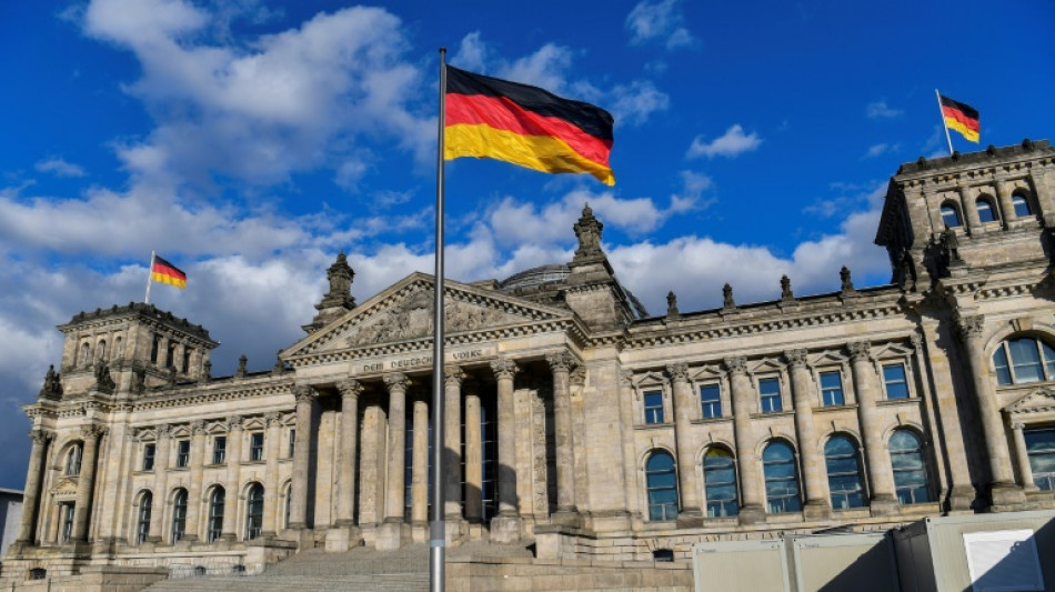 Freispruch in Berlin nach Farbattacke von Klimaaktivistin auf Grundgesetzdenkmal
