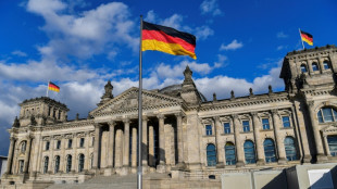 Freispruch in Berlin nach Farbattacke von Klimaaktivistin auf Grundgesetzdenkmal