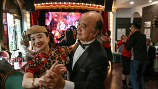 A Shanghai, les seniors font valser la solitude dans les dancings r&eacute;tro