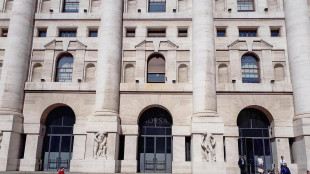 Borsa: Milano chiude in calo (-1,28%), pesa Stellantis, bene Eni