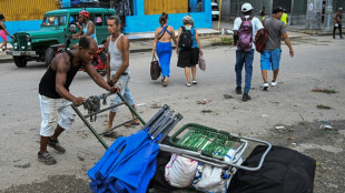 Cuba abre gasolineras, farmacias y geri&aacute;tricos al sector privado 