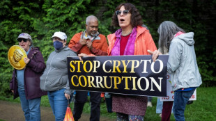 Trump encontra compradores de sua criptomoeda, em meio a denúncias de corrupção