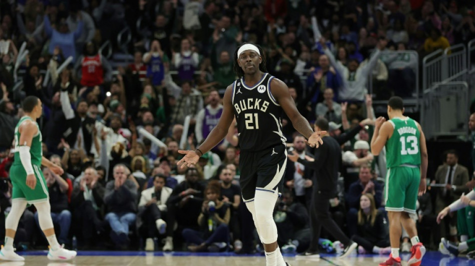 NBA: Holiday sauve les Bucks face &agrave; des Celtics d&eacute;cim&eacute;s dans le choc de l'Est