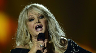 Cantora Bonnie Tyler sai do coma induzido