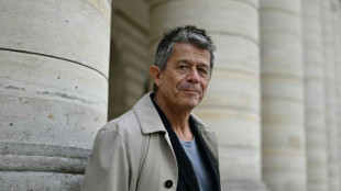 Emmanuel Carr&egrave;re ganha pr&ecirc;mio M&eacute;dicis na Fran&ccedil;a com livro sobre sua m&atilde;e