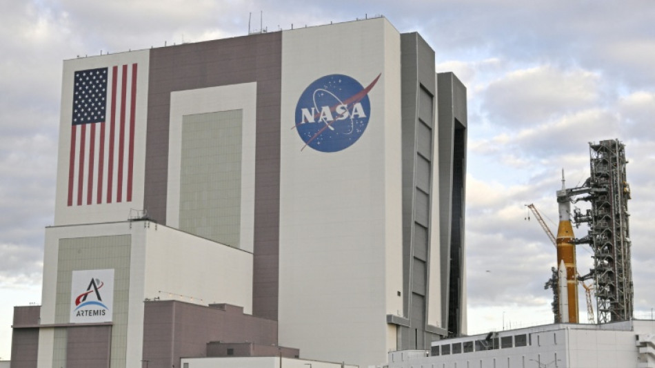 Rakete f&uuml;r letzte Tests vor Nasa-Mondmission Artemis 2 in Stellung gebracht