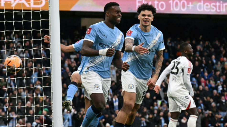 City vence time da 4&ordf; divis&atilde;o e avan&ccedil;a na Copa da Inglaterra; Newcastle elimina Aston Villa