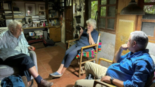 Presidente eleito do Uruguai visita seu mentor Mujica ap&oacute;s vit&oacute;ria