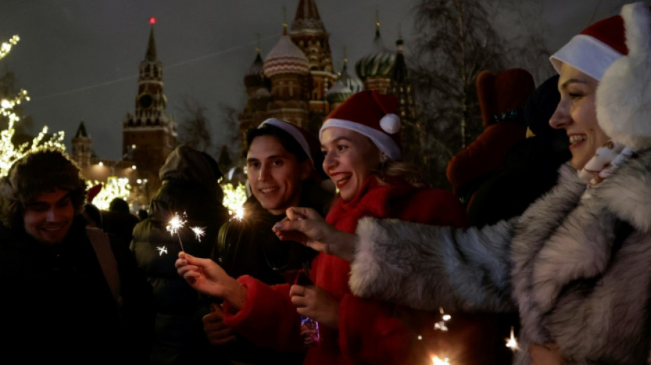 Habitantes de Moscou pedem 'paz na Ucr&acirc;nia' para 2025