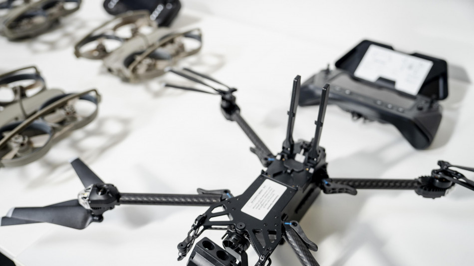 Drone russo sorvola centro high tech Ue su Lago Maggiore