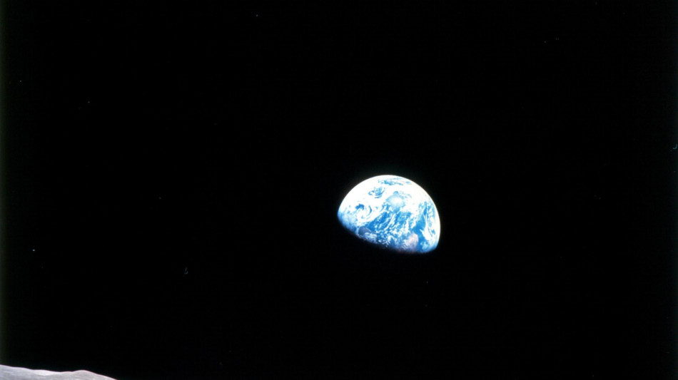 Morto astronauta Usa che scatt&ograve; la foto della 'terra che sorge'