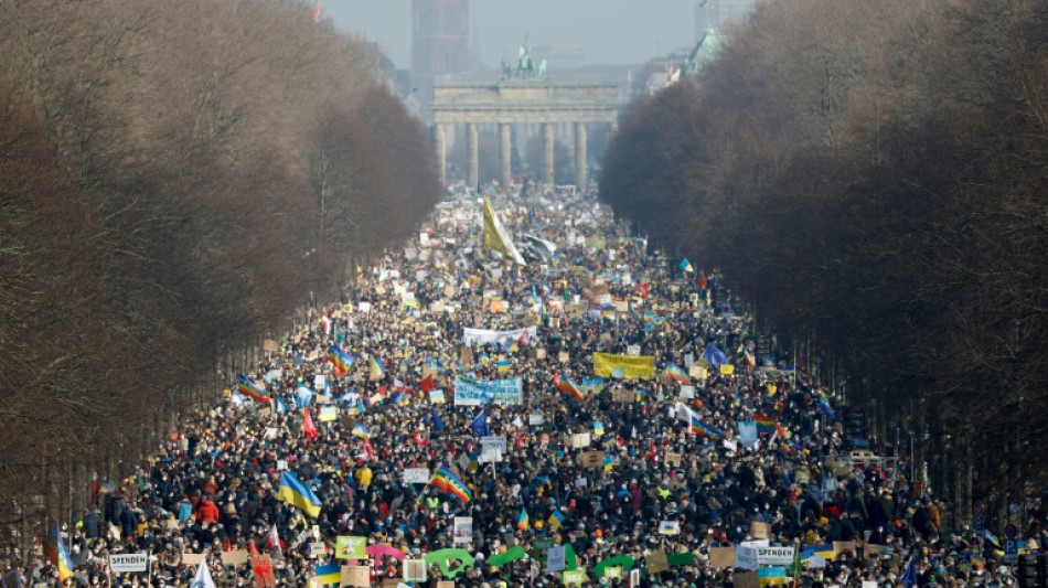 Cientos de miles de manifestantes en todo el mundo contra invasi&oacute;n rusa