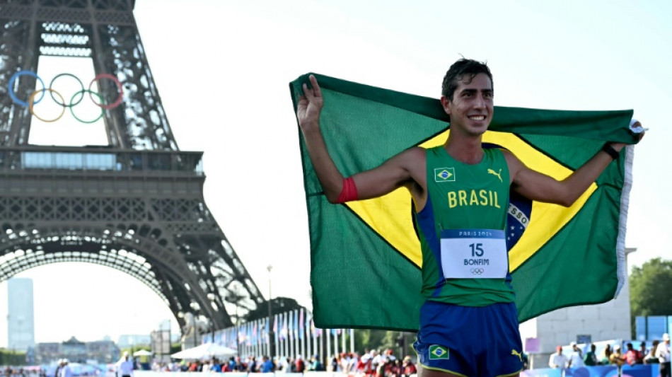 Caio Bonfim leva prata na marcha em dia de disputa individual geral na gin&aacute;stica