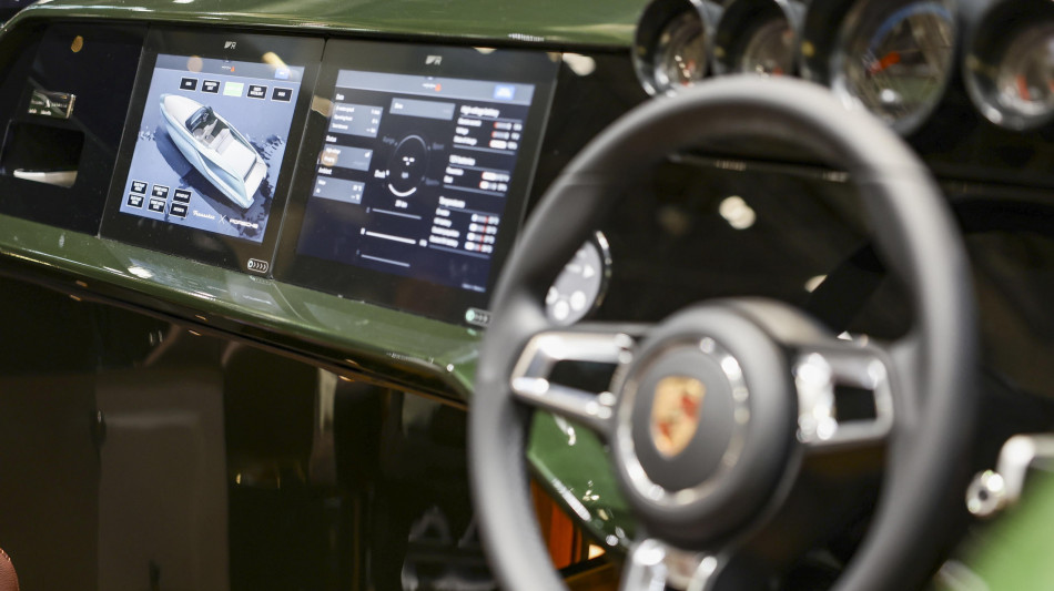 Calano le vendite di Porsche nel trimestre, pesano Usa e Cina