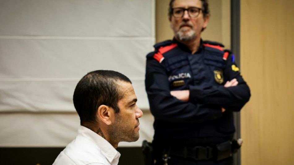 Recursos contra liberdade condicional de Daniel Alves s&atilde;o rejeitados