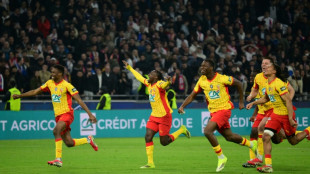 Lens elimina Lyon nos p&ecirc;naltis e vai &agrave;s semifinais da Copa da Fran&ccedil;a