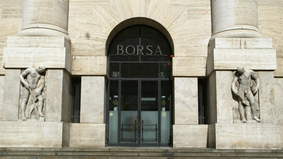 Borsa: Milano fiacca (-0,3%) con l'Europa, scivola Nexi