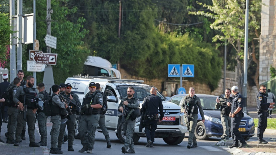 Chasse &agrave; l'homme &agrave; J&eacute;rusalem apr&egrave;s une attaque ayant bless&eacute; deux Isra&eacute;liens