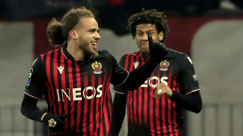 Ligue 1: Nice poursuit sa remont&eacute;e en s'imposant facilement contre Ajaccio