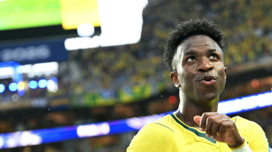 El Real Madrid zanja las especulaciones y renueva a Vin&iacute;cius hasta 2032