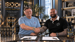 アレックス・ボディ氏とディーター・ラジク教授が「ALPHA WHEY」および「BODI エナジードリンク」に関する契約を締結